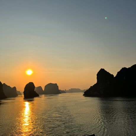 5 Reasons Why Halong Bay Should Be On Your Bucket List
